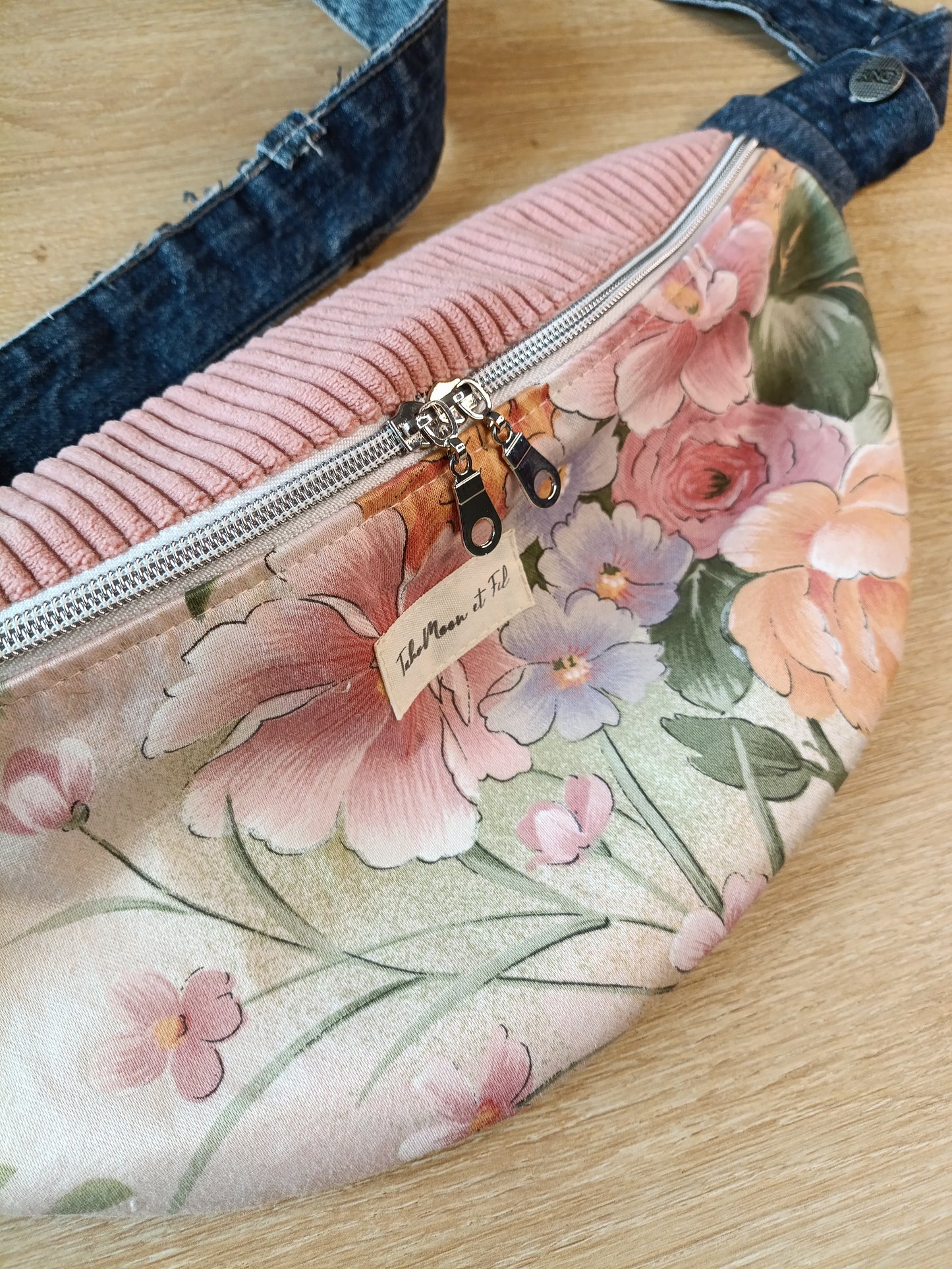 Collection Girly Fleuri - Banane Louna taille L "Jeans / Fleurs douces"