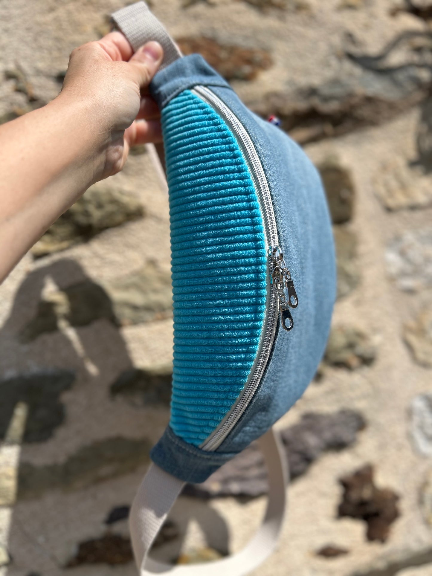 Banane en jean clair et bleu turquoise