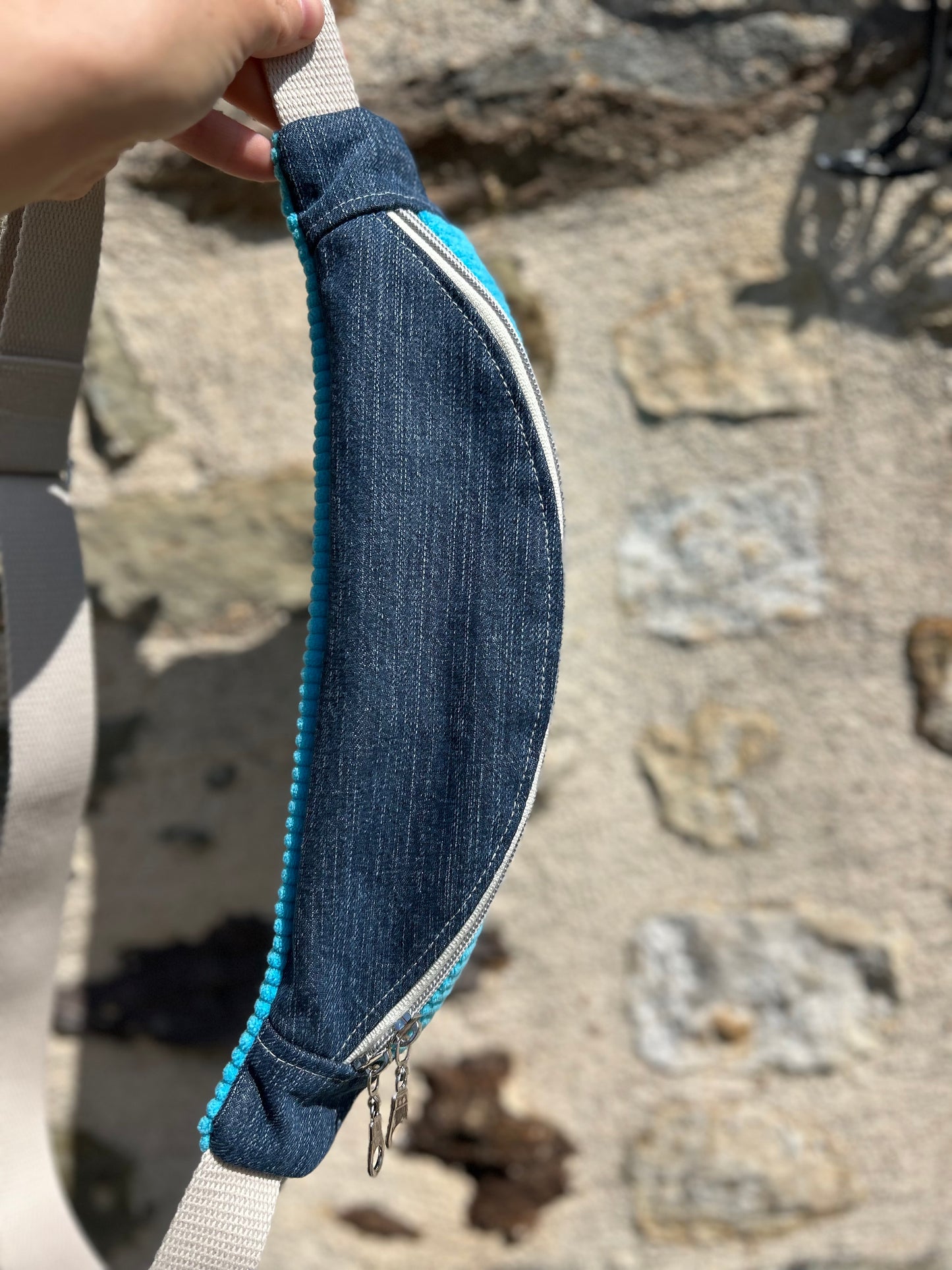 Banane Jean bleu foncée - velours turquoise