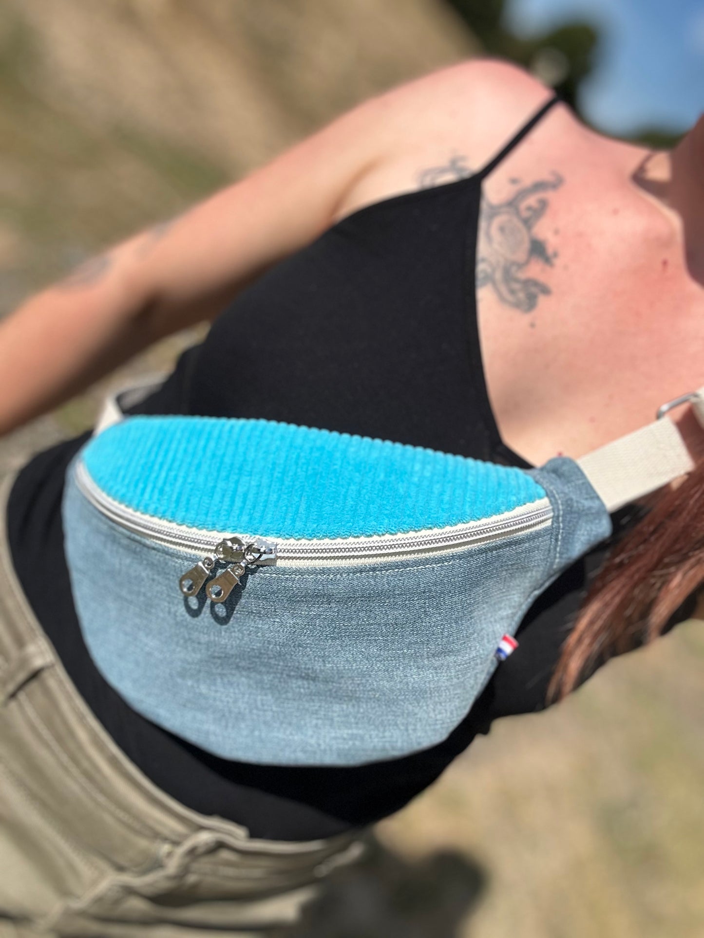 Banane en jean clair et bleu turquoise