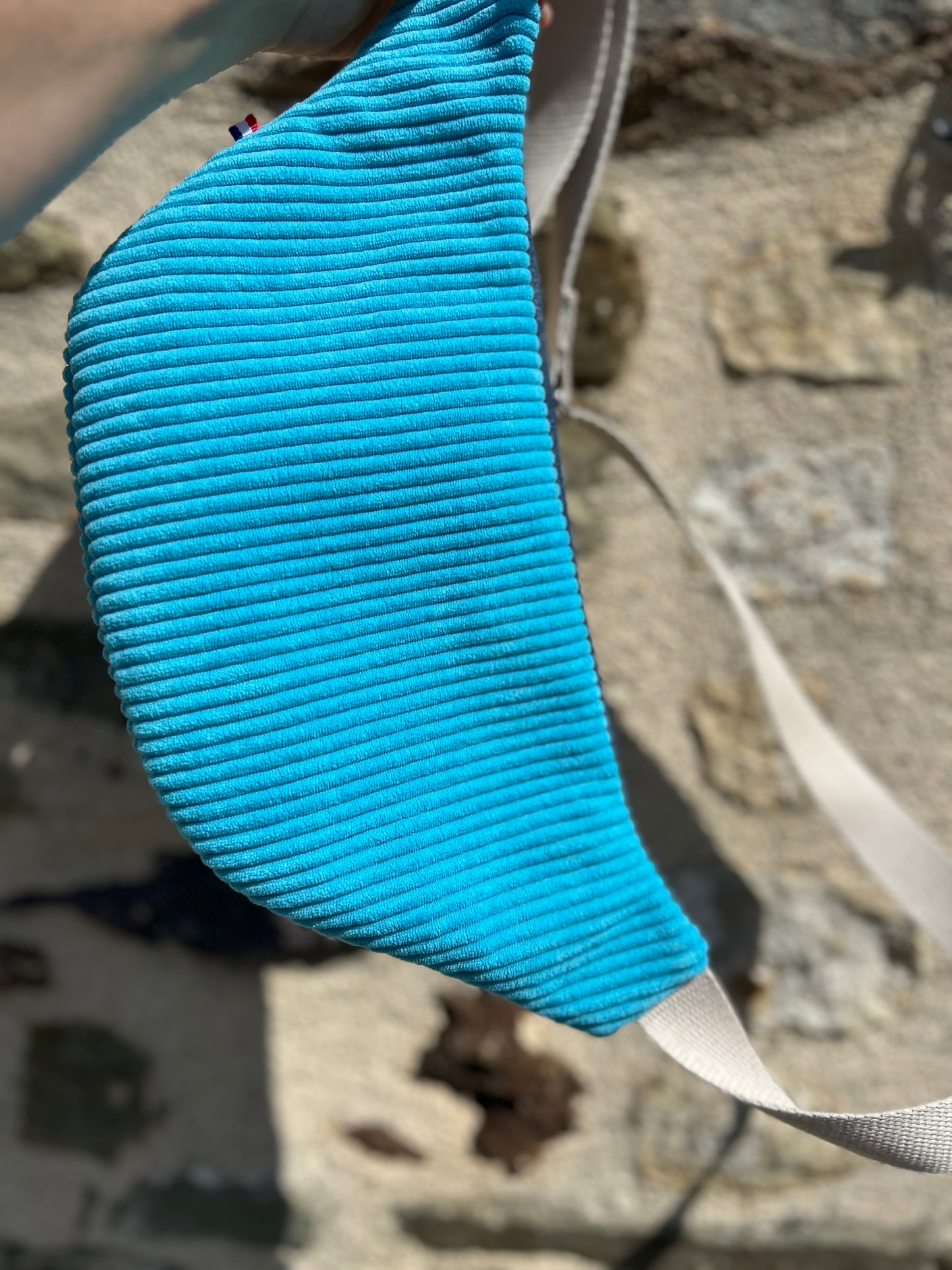 Banane Jean bleu foncée - velours turquoise