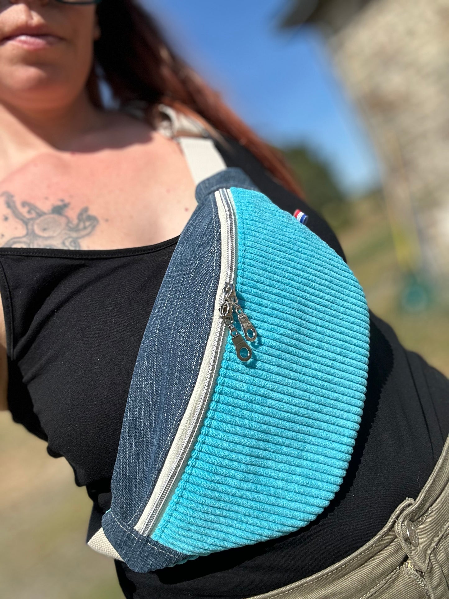 Banane Jean bleu foncée - velours turquoise