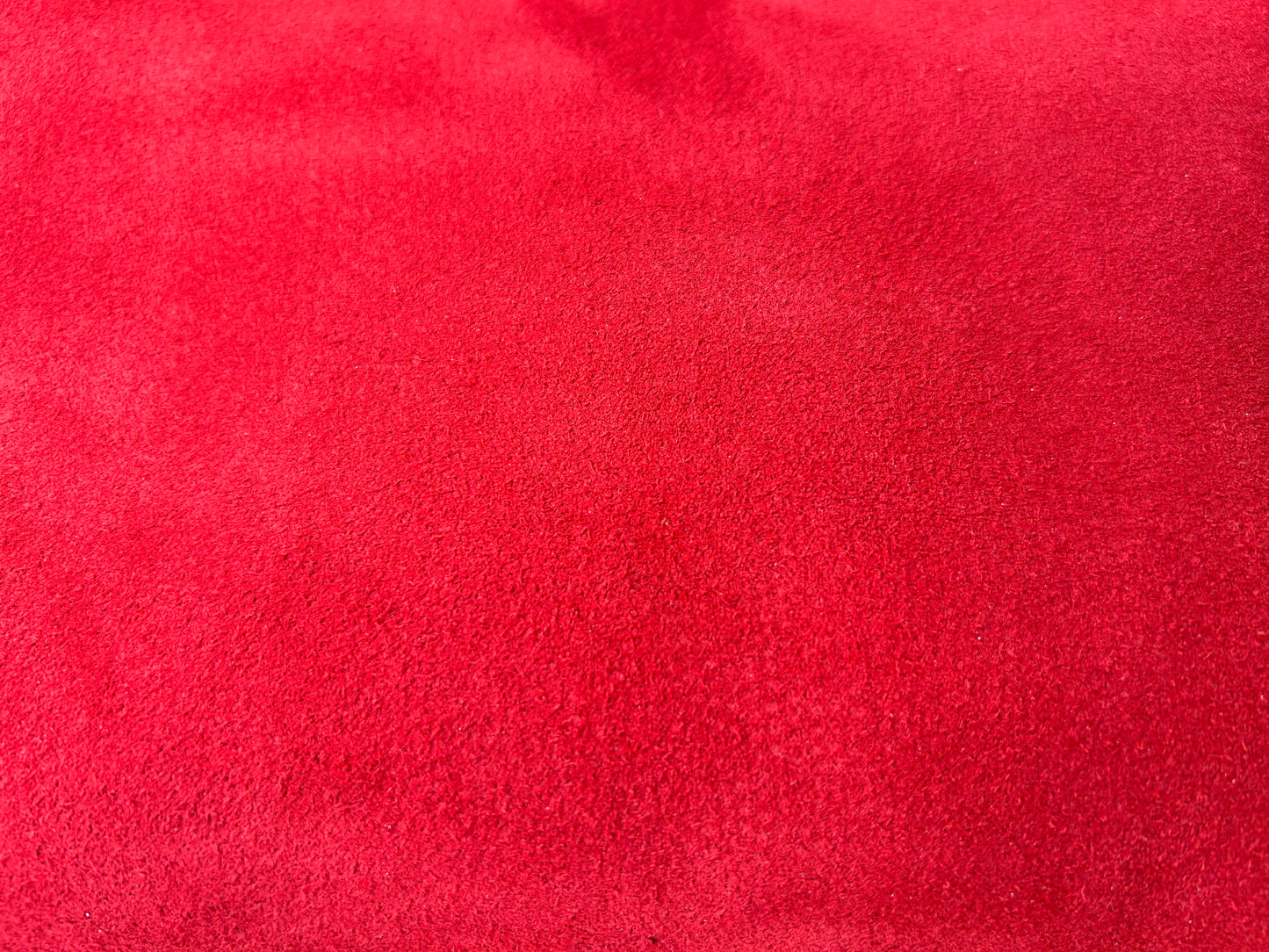Cuir rouge - paillettes reflet arc en ciel