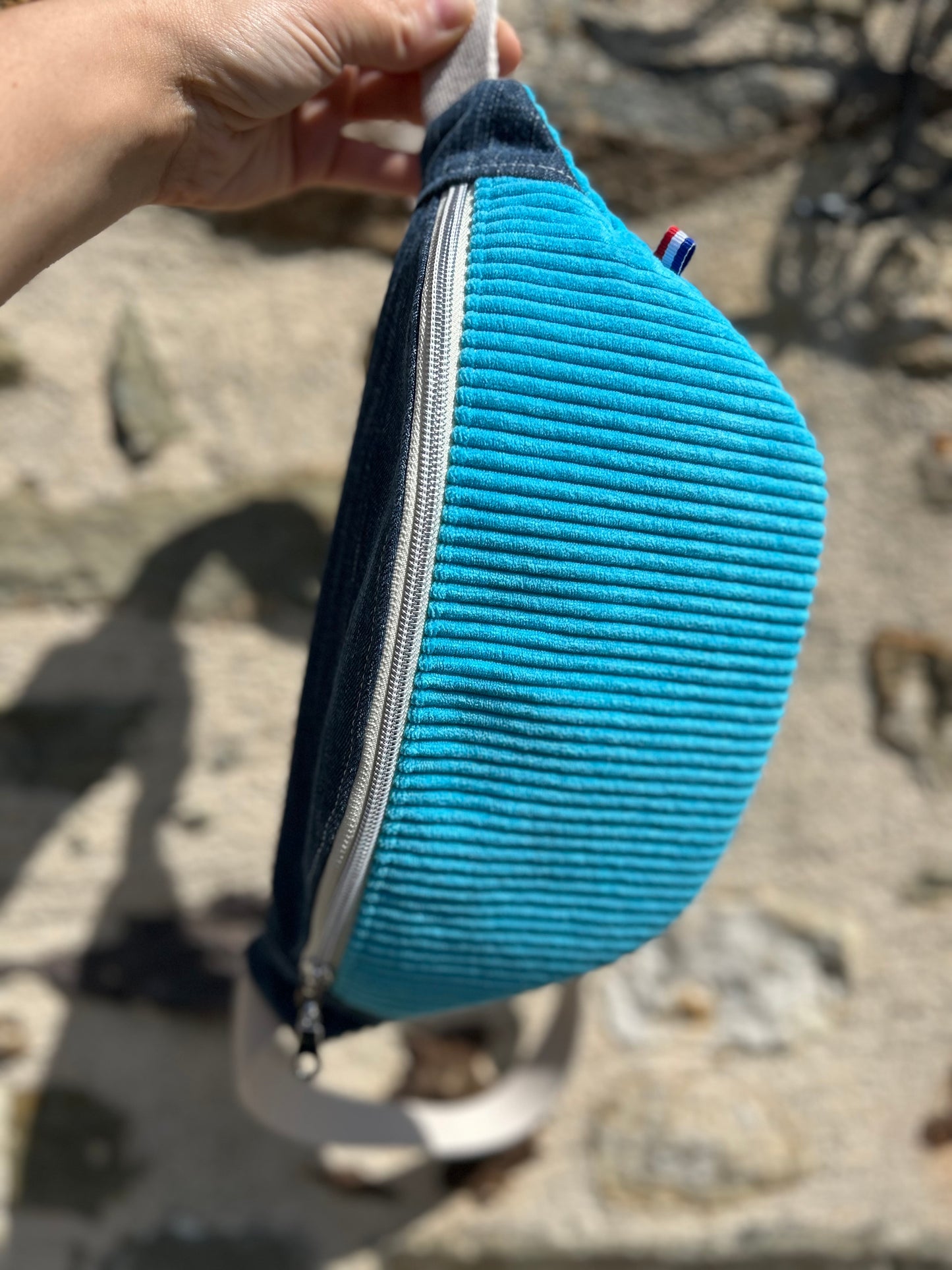 Banane Jean bleu foncée - velours turquoise