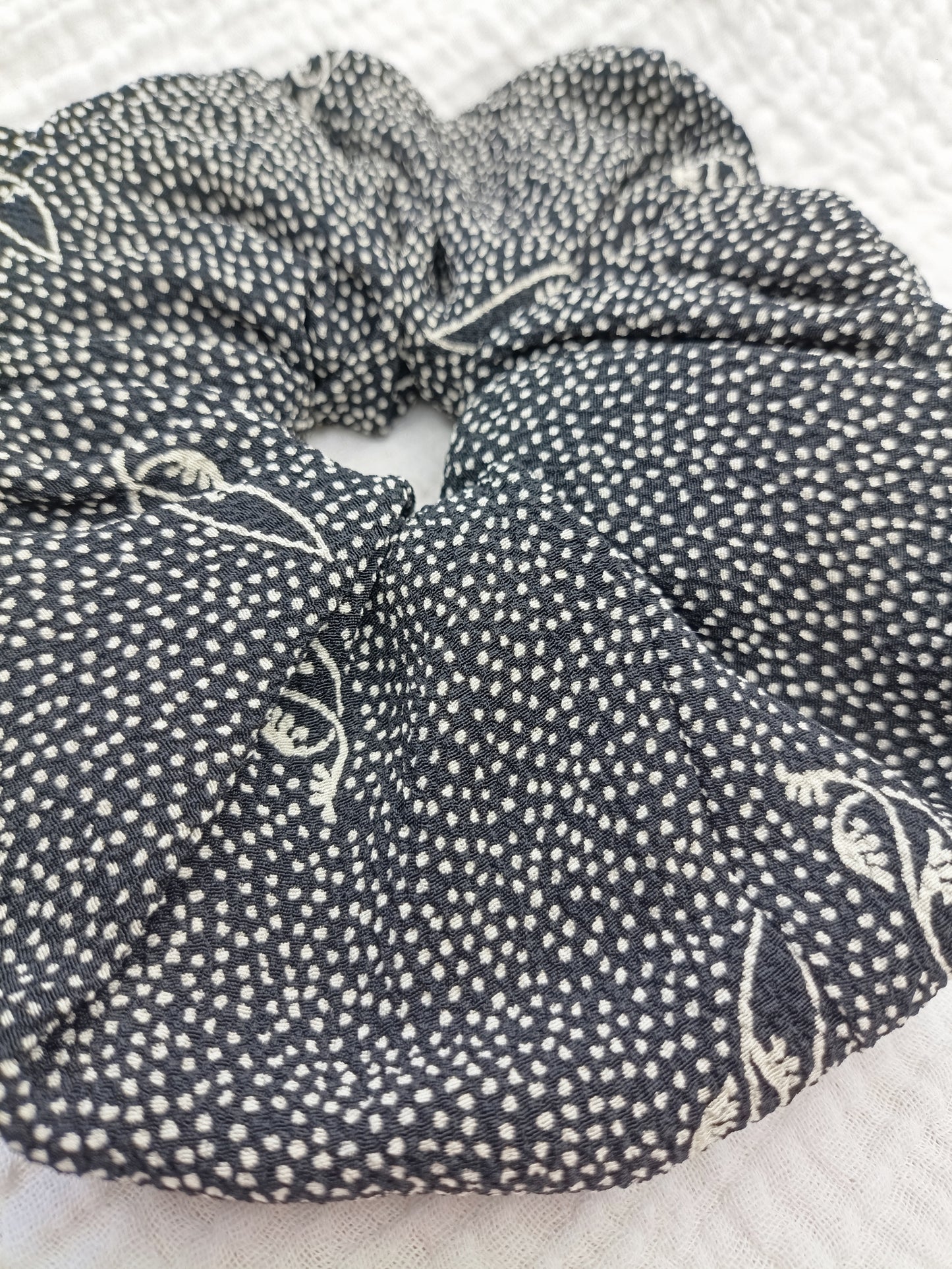 Fluffy Chouchou Moyen - Noir à Motifs