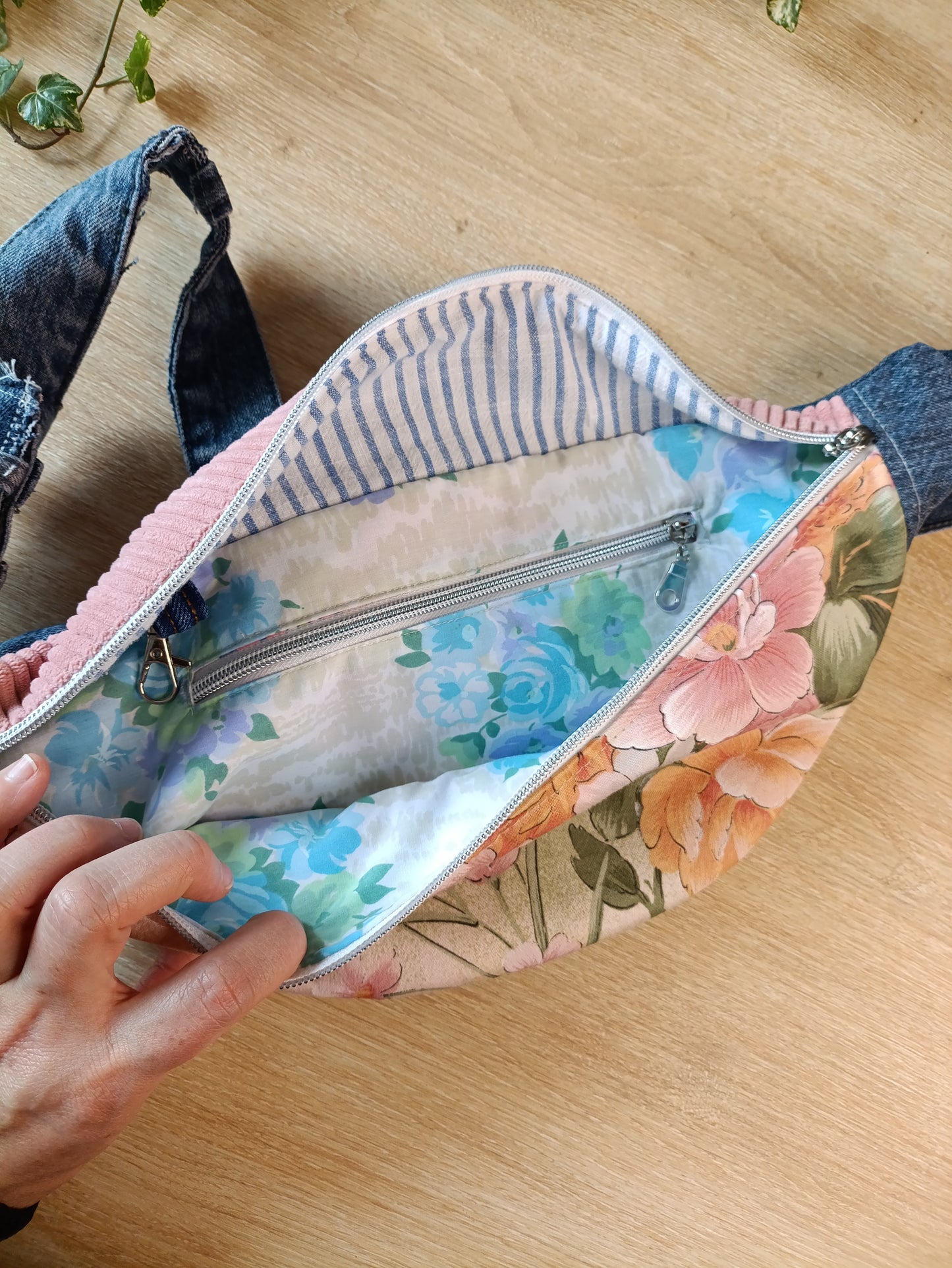 Collection Girly Fleuri - Banane Louna taille L "Jeans / Fleurs douces"
